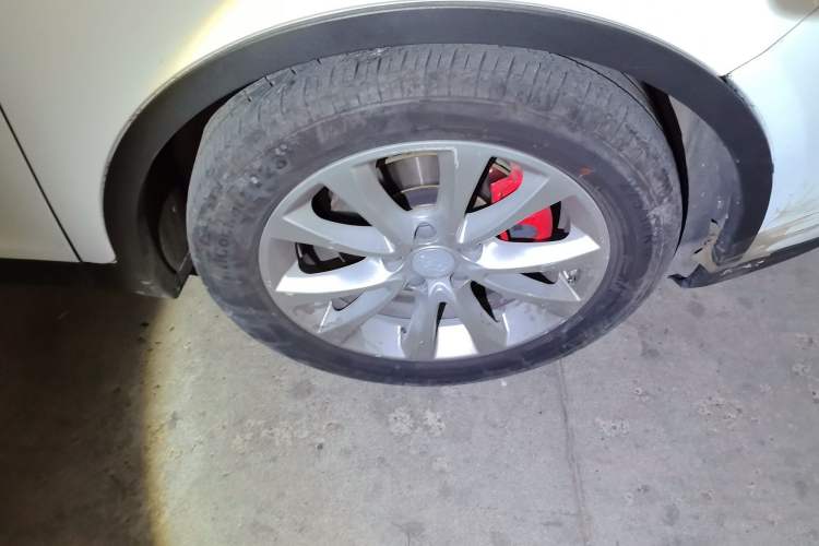 Used Geely Auto Emgrand GS 2017 Elegant Edition 1.3T Automatic Smart Connectivity Model Right Front Wheel Hub