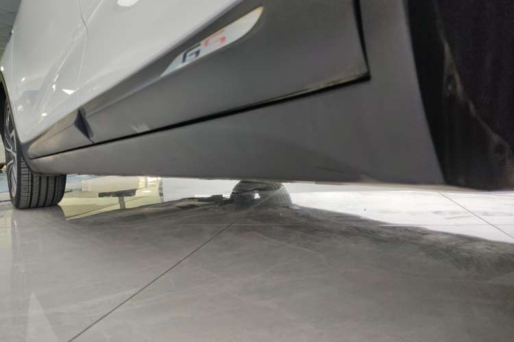 Used Geely Auto Emgrand GS 2017 Sport Edition 1.3T Automatic Smart Connectivity Model Right Side Sill