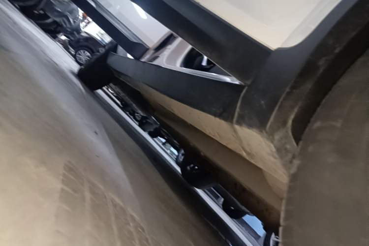 Used Geely Auto Emgrand GS 2017 Sport Edition 1.3T Automatic Smart Connectivity Model Right Side Sill