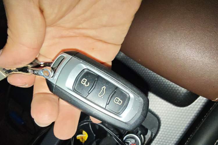 Used Geely Auto Emgrand GS 2017 Sport Edition 1.3T Automatic Smart Connectivity Model Vehicle Key