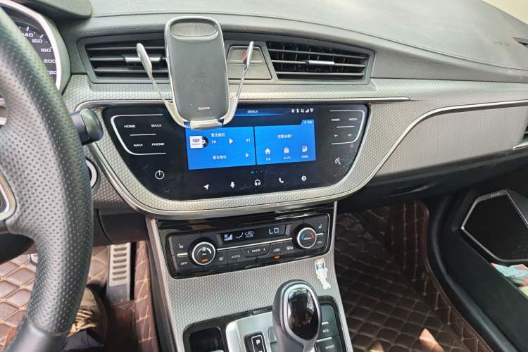 Used Geely Auto Emgrand GS 2017 Elegant Edition 1.3T Automatic Smart Connectivity Model Audio And AC Panel