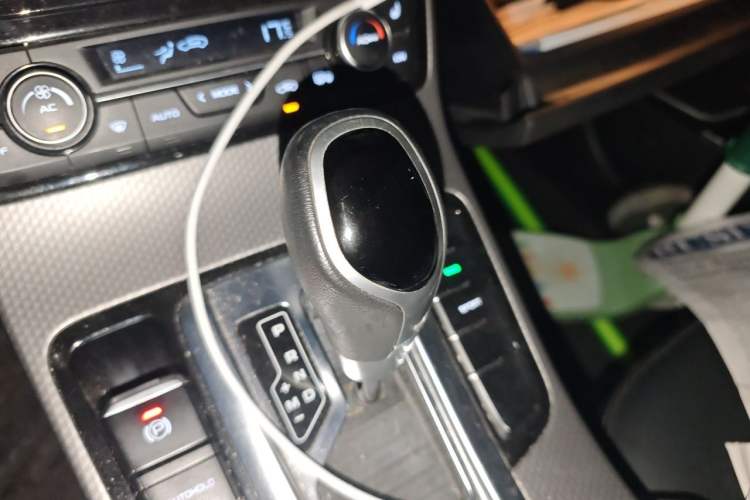 Used Geely Auto Emgrand GS 2017 Sport Edition 1.3T Automatic Smart Connectivity Model Gear Lever