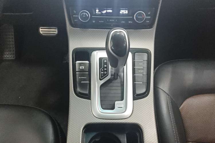 Used Geely Auto Emgrand GS 2017 Sport Edition 1.3T Automatic Smart Connectivity Model Gear Lever