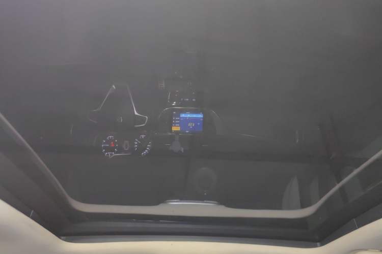 Used Geely Auto Emgrand GS 2017 Sport Edition 1.3T Automatic Smart Connectivity Model Headliner