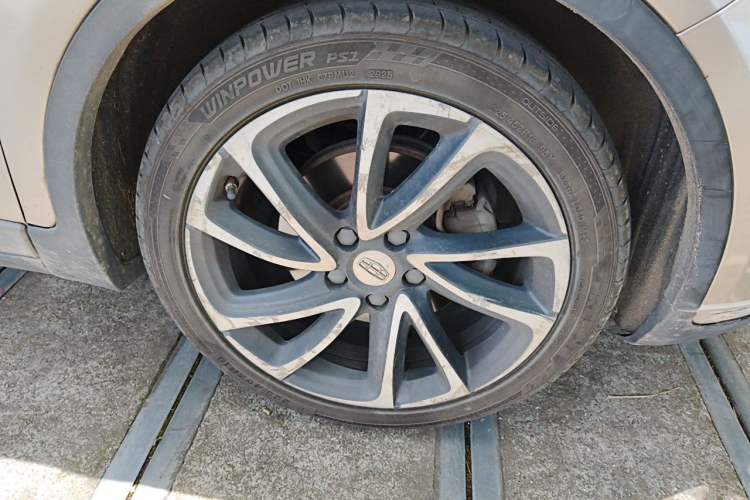 Used Geely Auto Emgrand GS 2017 Elegant Edition 1.3T Automatic Smart Connectivity Model Right Front Wheel Hub
