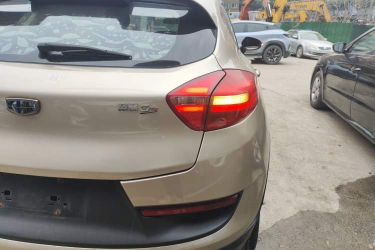 Used Geely Auto Emgrand GS 2017 Sport Edition 1.3T Automatic Smart Connectivity Model Right Rear Taillight