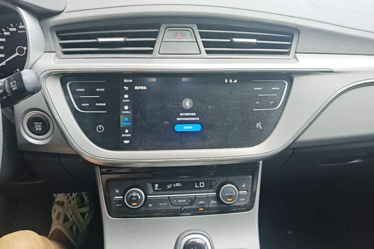 Used Geely Auto Emgrand GS 2018 Lingchao Edition 1.4T Automatic ZhenShang Smart Connectivity Model Audio And AC Panel