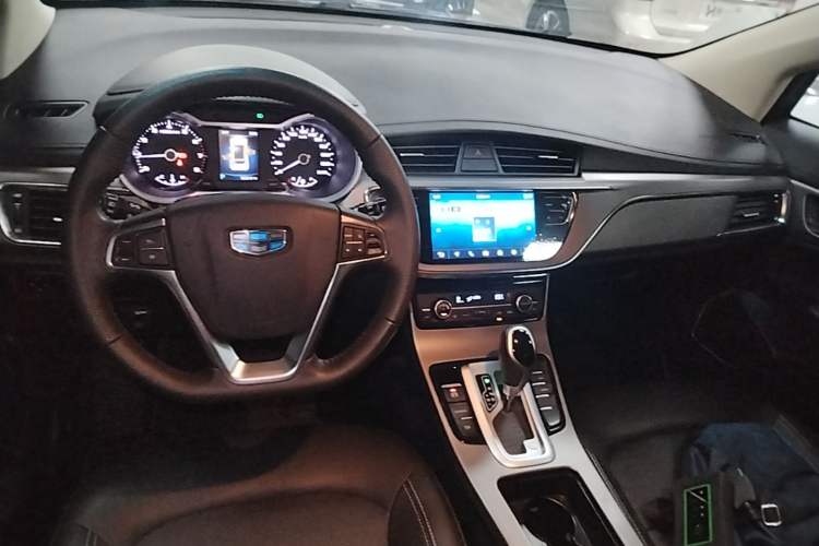 Used Geely Auto Emgrand GS 2018 Elegant Edition 1.8L Automatic LingShang Model Center Console