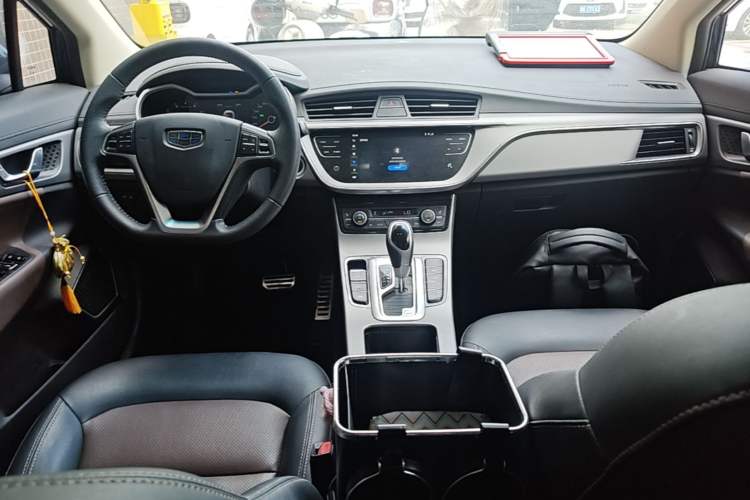 Used Geely Auto Emgrand GS 2018 Lingchao Edition 1.4T Automatic ZhenShang Smart Connectivity Model Center Console