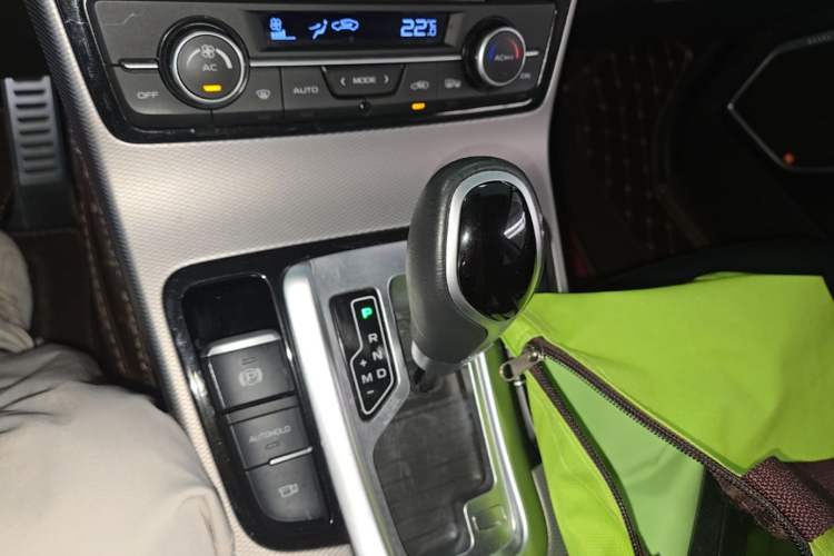 Used Geely Auto Emgrand GS 2018 Sport Edition 1.4T Automatic LingShang Model Gear Lever