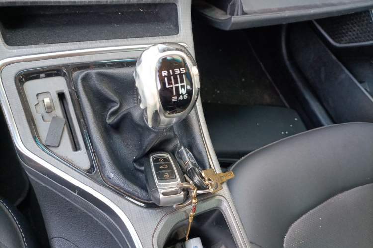 Used Geely Auto Emgrand GS 2018 Elegant Edition 1.8L Manual LingShang Model Gear Lever