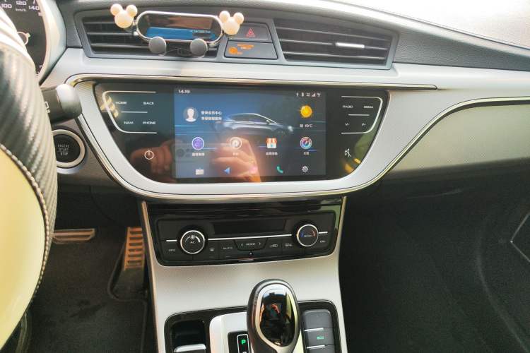 Used Geely Auto Emgrand GS 2018 Lingchao Edition 1.4T Automatic LingShang Smart Connectivity Model Audio And AC Panel