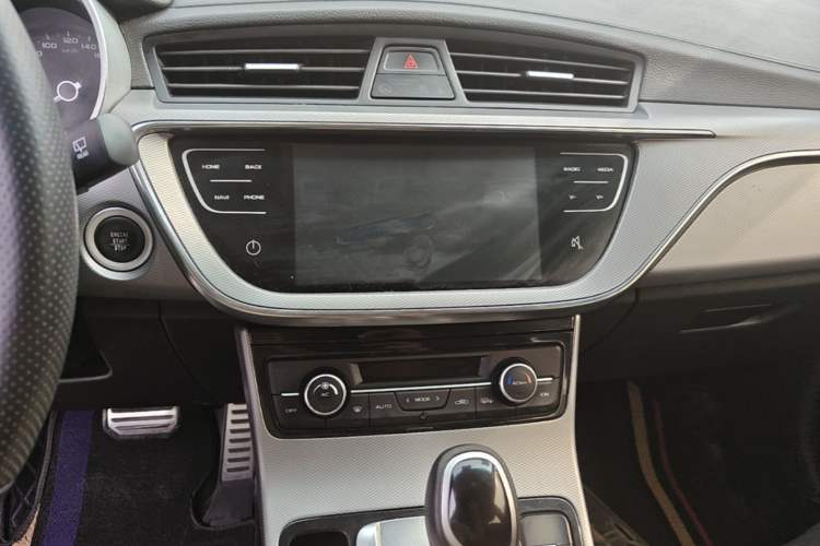 Used Geely Auto Emgrand GS 2018 Lingchao Edition 1.4T Automatic LingShang Smart Connectivity Model Audio And AC Panel