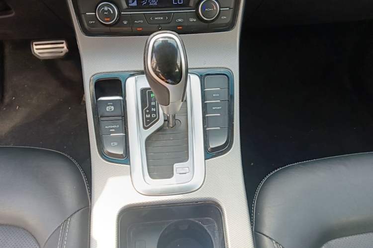 Used Geely Auto Emgrand GS 2018 Sport Edition 1.4T Automatic LingShang Model Gear Lever