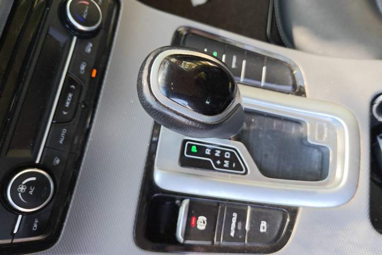 Used Geely Auto Emgrand GS 2018 Sport Edition 1.8L Automatic LingShang Model Gear Lever
