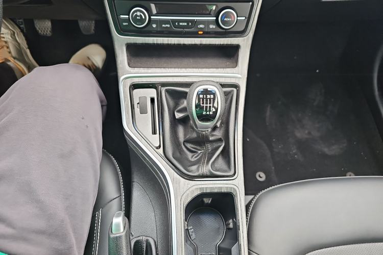 Used Geely Auto Emgrand GS 2018 Elegant Edition 1.8L Manual LingShang Model Gear Lever