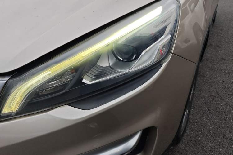 Used Geely Auto Emgrand GS 2018 Sport Edition 1.8L Automatic LingShang Model Left Front Headlight