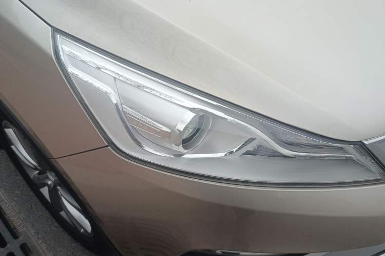 Used Geely Auto Emgrand GS 2018 Elegant Edition 1.8L Manual LingShang Model Right Front Headlight
