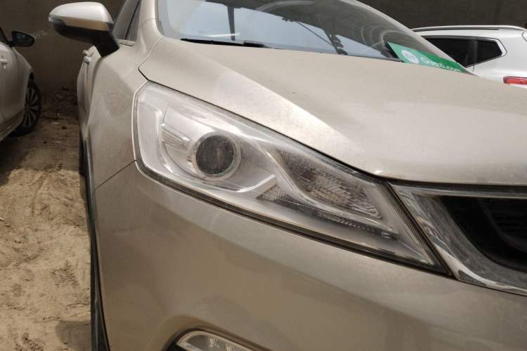 Used Geely Auto Emgrand GS 2018 Elegant Edition 1.8L Manual LingShang Model Right Front Headlight