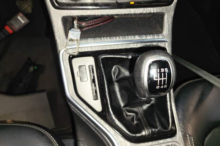 Used Geely Auto Emgrand GS 2018 Elegant Edition 1.8L Manual LingShang Model Gear Lever