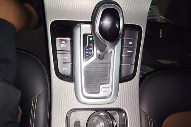Used Geely Auto Emgrand GS 2018 Lingchao Edition 1.4T Automatic ZhenShang Smart Connectivity Model Gear Lever