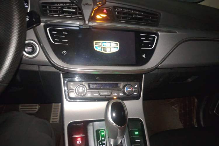 Used Geely Auto Emgrand GS 2018 Lingchao Edition 1.4T Automatic ZhenShang Smart Connectivity Model Audio And AC Panel
