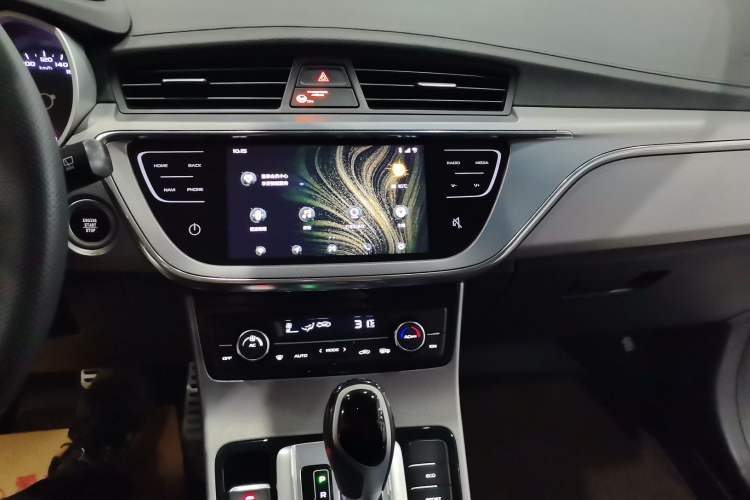Used Geely Auto Emgrand GS 2018 Lingchao Edition 1.4T Automatic LingShang Smart Connectivity Model Audio And AC Panel
