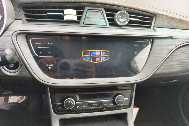 Used Geely Auto Emgrand GS 2018 Elegant Edition 1.8L Manual LingShang Model Audio And AC Panel