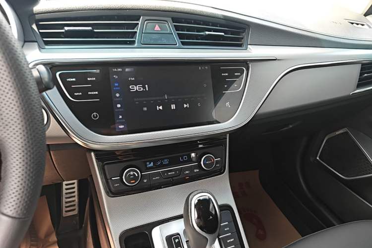 Used Geely Auto Emgrand GS 2018 Lingchao Edition 1.4T Automatic LingShang Smart Connectivity Model Audio And AC Panel