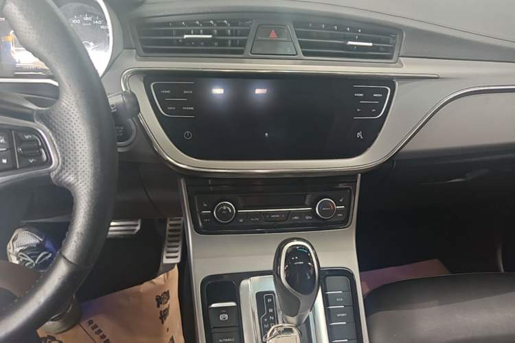 Used Geely Auto Emgrand GS 2018 Lingchao Edition 1.4T Automatic ZhenShang Smart Connectivity Model Audio And AC Panel