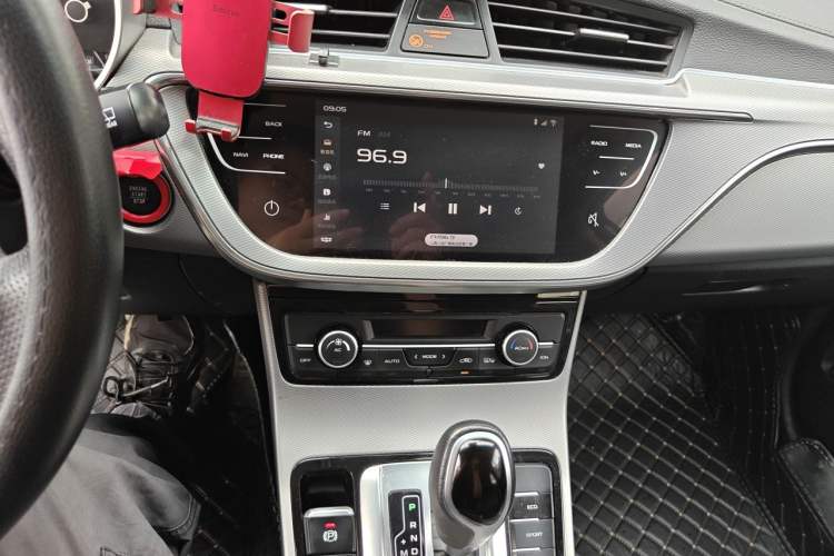 Used Geely Auto Emgrand GS 2018 Lingchao Edition 1.4T Automatic LingShang Smart Connectivity Model Audio And AC Panel
