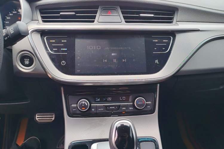 Used Geely Auto Emgrand GS 2018 Lingchao Edition 1.4T Automatic LingShang Smart Connectivity Model Audio And AC Panel