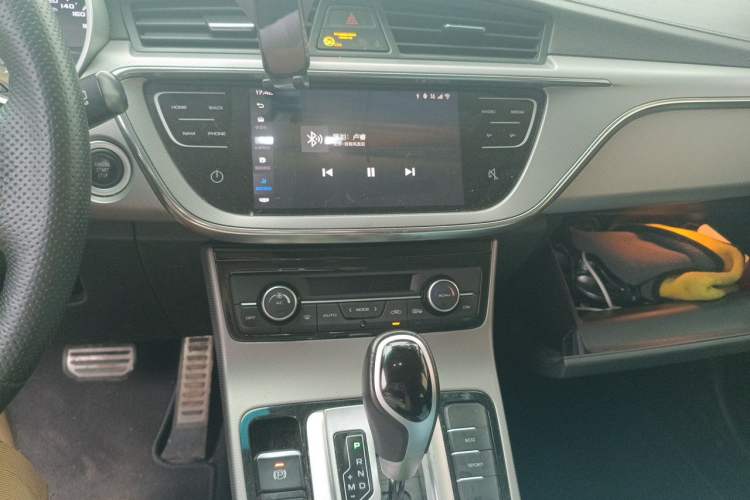 Used Geely Auto Emgrand GS 2018 Lingchao Edition 1.4T Automatic LingShang Smart Connectivity Model Audio And AC Panel