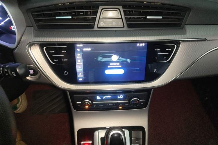 Used Geely Auto Emgrand GS 2018 Lingchao Edition 1.4T Automatic LingShang Smart Connectivity Model Audio And AC Panel