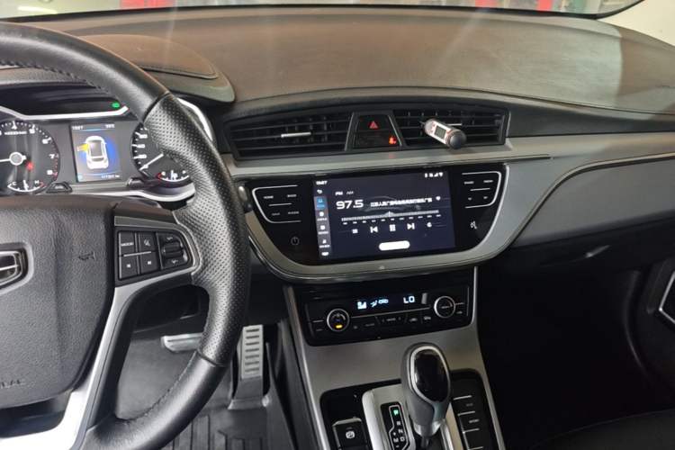 Used Geely Auto Emgrand GS 2018 Lingchao Edition 1.4T Automatic LingShang Smart Connectivity Model Center Console