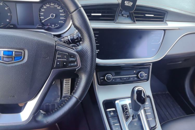 Used Geely Auto Emgrand GS 2018 Sport Edition 1.4T Automatic LingShang Model Center Console