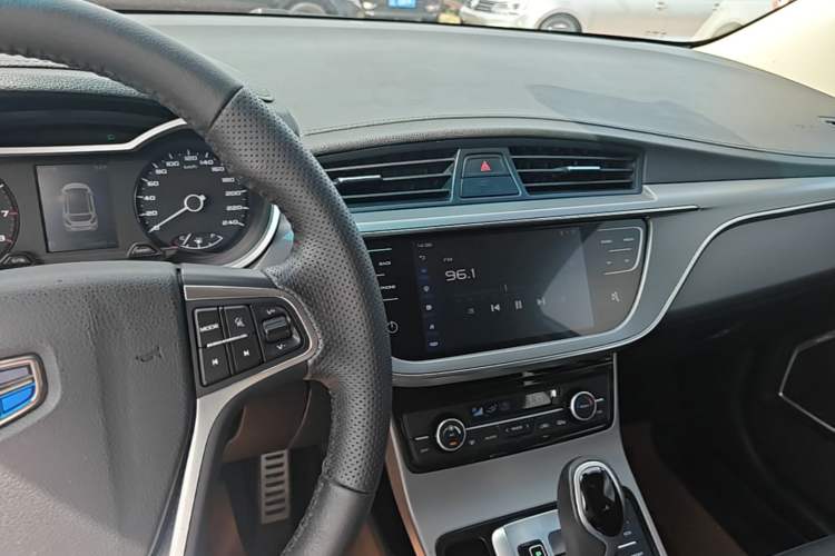 Used Geely Auto Emgrand GS 2018 Lingchao Edition 1.4T Automatic LingShang Smart Connectivity Model Center Console