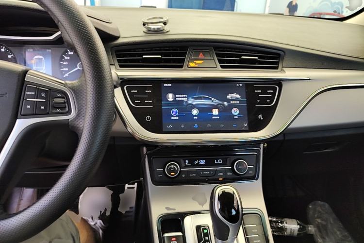 Used Geely Auto Emgrand GS 2018 Lingchao Edition 1.4T Automatic LingShang Smart Connectivity Model Center Console