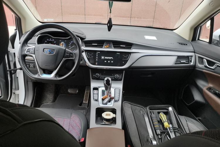 Used Geely Auto Emgrand GS 2018 Lingchao Edition 1.4T Automatic ZhenShang Smart Connectivity Model Center Console