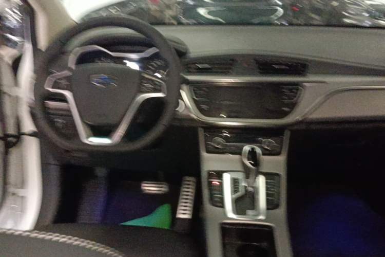Used Geely Auto Emgrand GS 2018 Sport Edition 1.8L Automatic LingShang Model Center Console