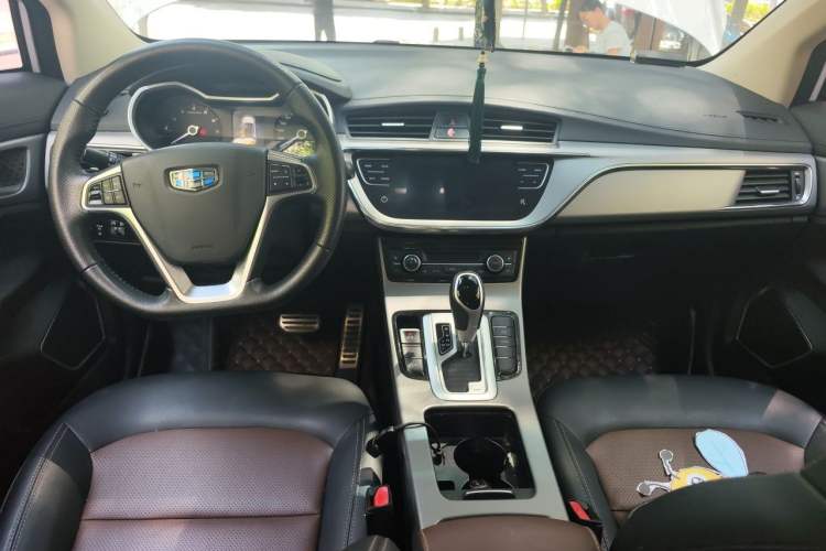 Used Geely Auto Emgrand GS 2018 Lingchao Edition 1.4T Automatic ZhenShang Smart Connectivity Model Center Console