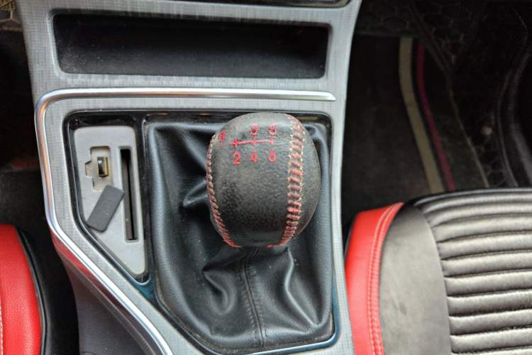 Used Geely Auto Emgrand GS 2018 Elegant Edition 1.8L Manual LingShang Model Gear Lever
