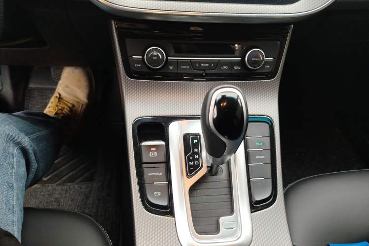 Used Geely Auto Emgrand GS 2018 Elegant Edition 1.8L Automatic LingShang Model Gear Lever