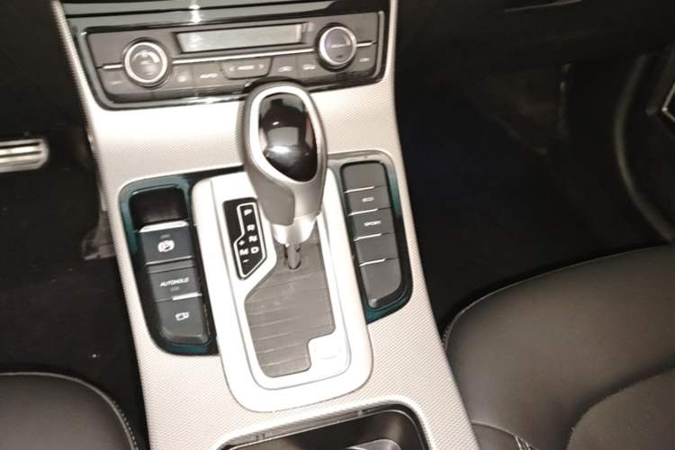 Used Geely Auto Emgrand GS 2018 Sport Edition 1.4T Automatic LingShang Model Gear Lever