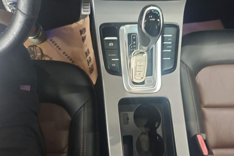 Used Geely Auto Emgrand GS 2018 Lingchao Edition 1.4T Automatic ZhenShang Smart Connectivity Model Gear Lever