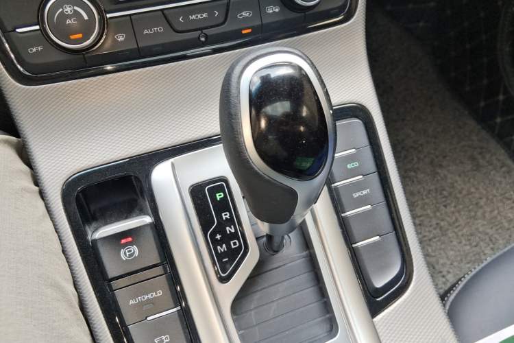 Used Geely Auto Emgrand GS 2018 Sport Edition 1.4T Automatic LingShang Model Gear Lever