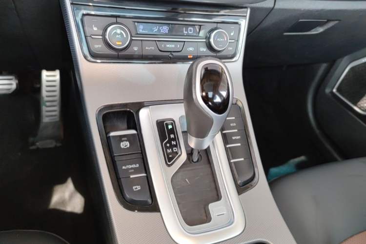 Used Geely Auto Emgrand GS 2018 Lingchao Edition 1.4T Automatic ZhenShang Smart Connectivity Model Gear Lever