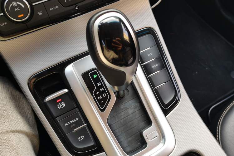 Used Geely Auto Emgrand GS 2018 Lingchao Edition 1.4T Automatic ZhenShang Smart Connectivity Model Gear Lever