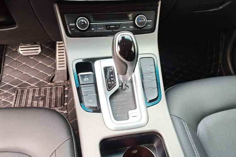 Used Geely Auto Emgrand GS 2018 Sport Edition 1.4T Automatic LingShang Model Gear Lever