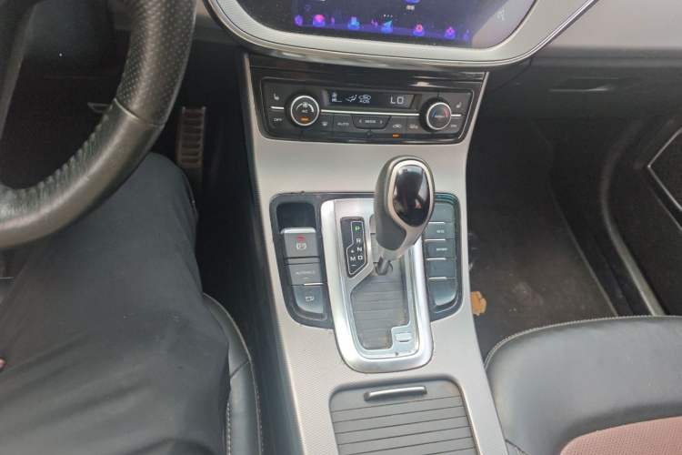 Used Geely Auto Emgrand GS 2018 Lingchao Edition 1.4T Automatic ZhenShang Smart Connectivity Model Gear Lever
